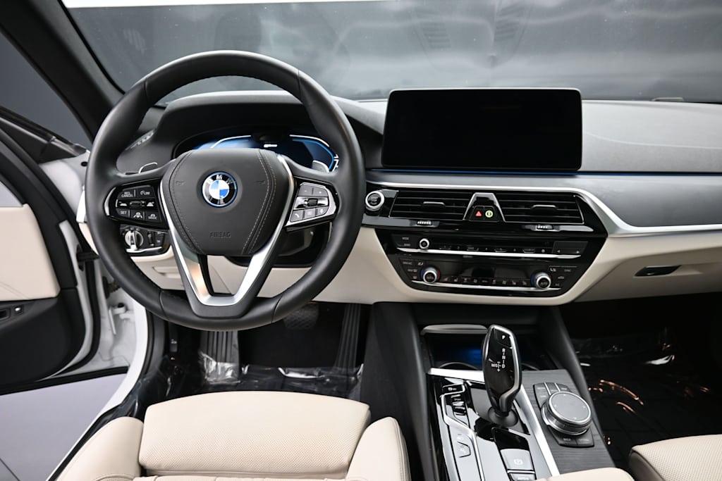 Thumbnail: 2023 BMW 5 Series - 2