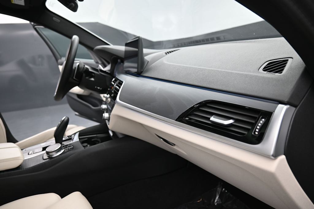Thumbnail: 2023 BMW 5 Series - 8