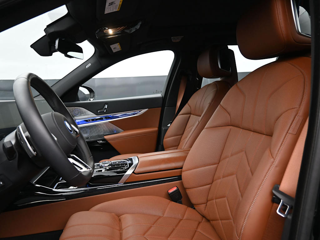 Thumbnail: 2025 BMW 7 Series - 7