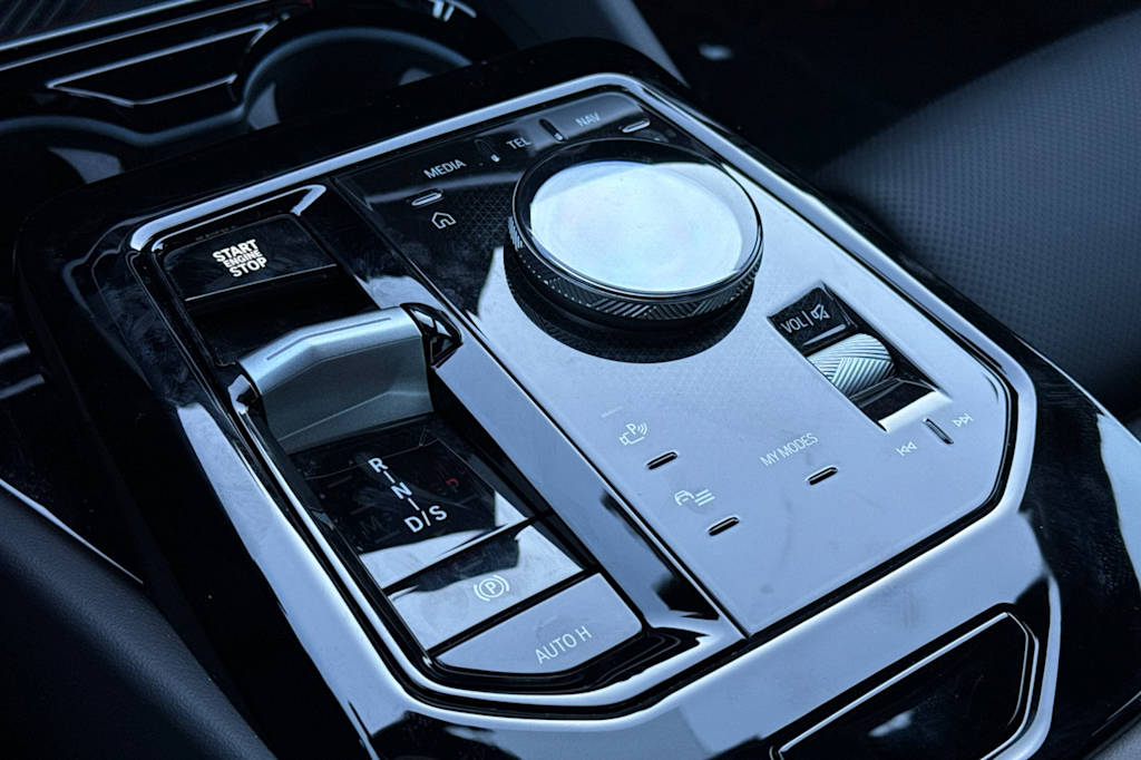 Thumbnail: 2025 BMW 5 Series - 13