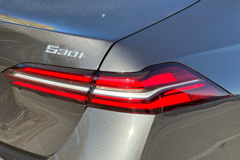 Thumbnail: 2025 BMW 5 Series - 32