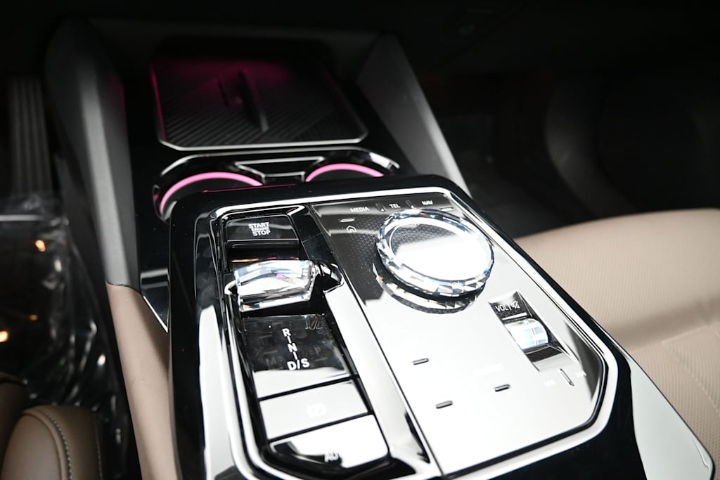Thumbnail: 2026 BMW 5 Series - 10