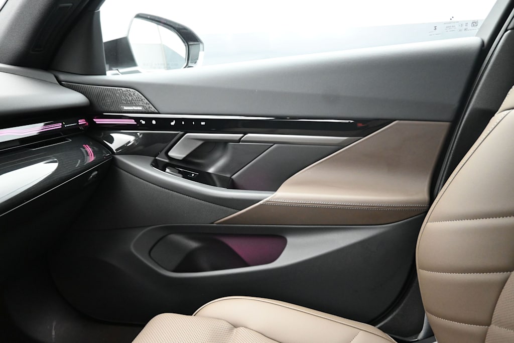Thumbnail: 2026 BMW 5 Series - 17