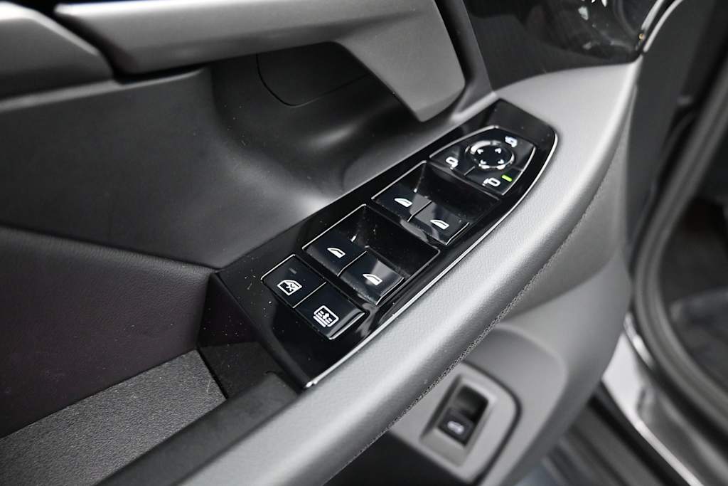 Thumbnail: 2026 BMW 5 Series - 15