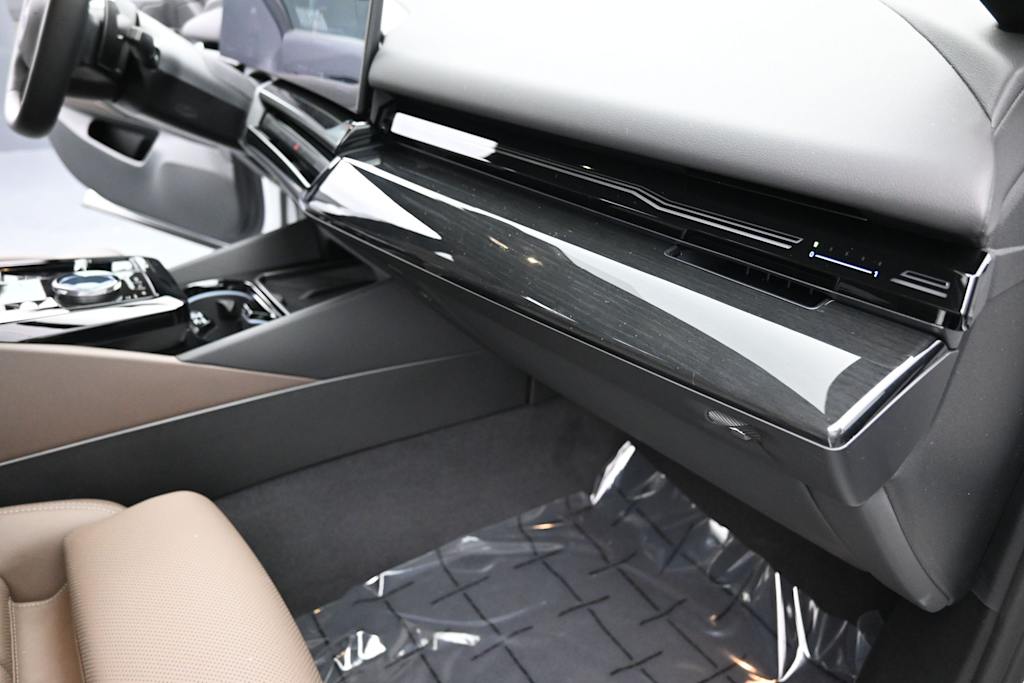 Thumbnail: 2026 BMW 5 Series - 2