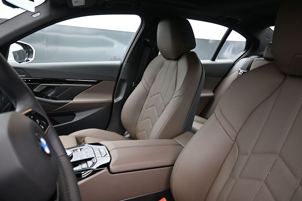 Thumbnail: 2026 BMW 5 Series - 7
