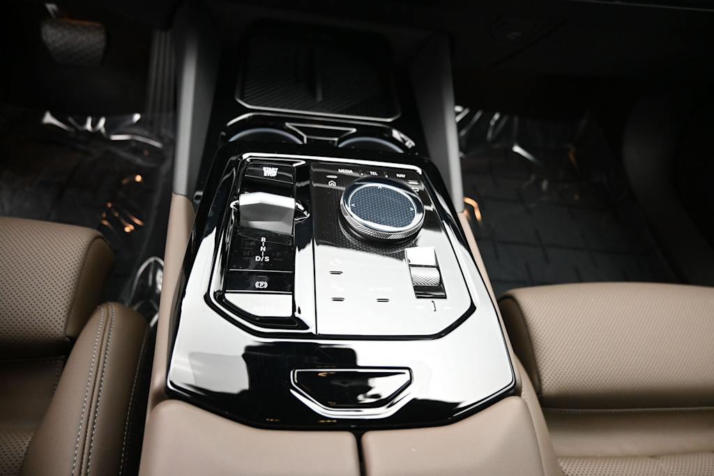 Thumbnail: 2026 BMW 5 Series - 9