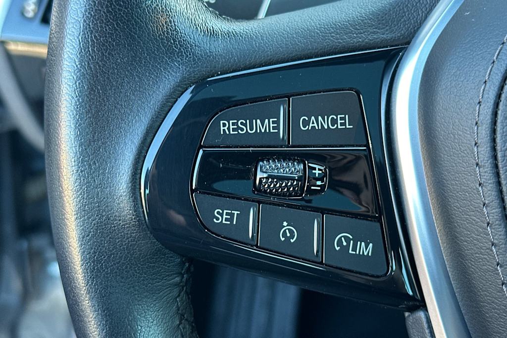 Thumbnail: 2023 BMW 5 Series - 30