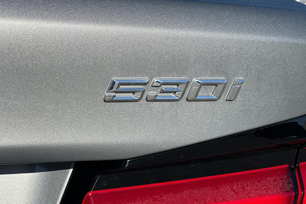 Thumbnail: 2023 BMW 5 Series - 7