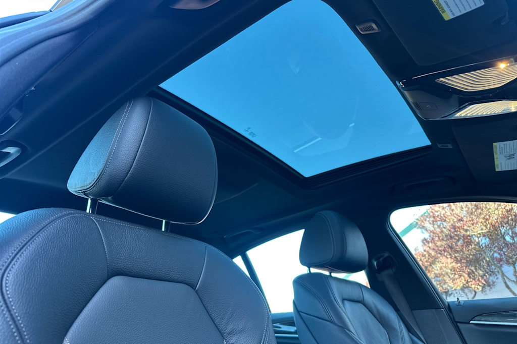 Thumbnail: 2023 BMW 5 Series - 23