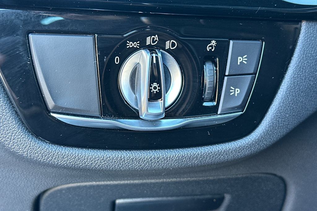 Thumbnail: 2023 BMW 5 Series - 32