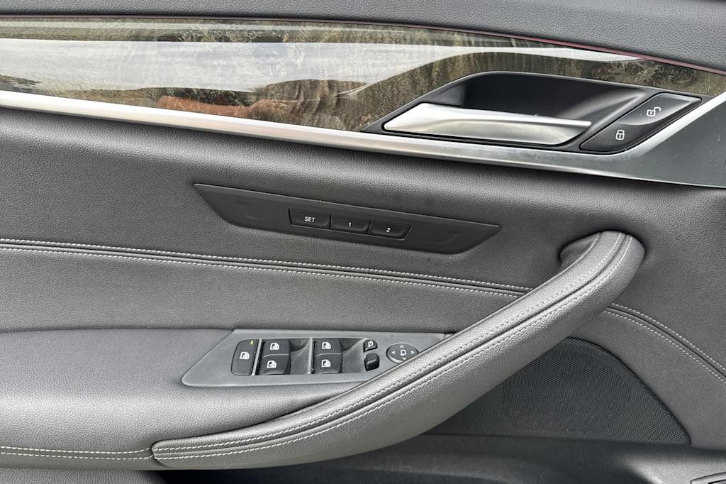 Thumbnail: 2021 BMW 5 Series - 20