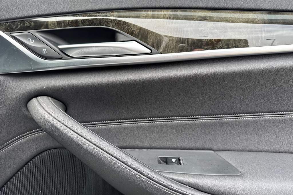 Thumbnail: 2021 BMW 5 Series - 23