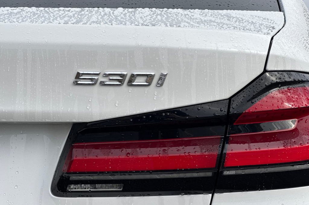 Thumbnail: 2021 BMW 5 Series - 33