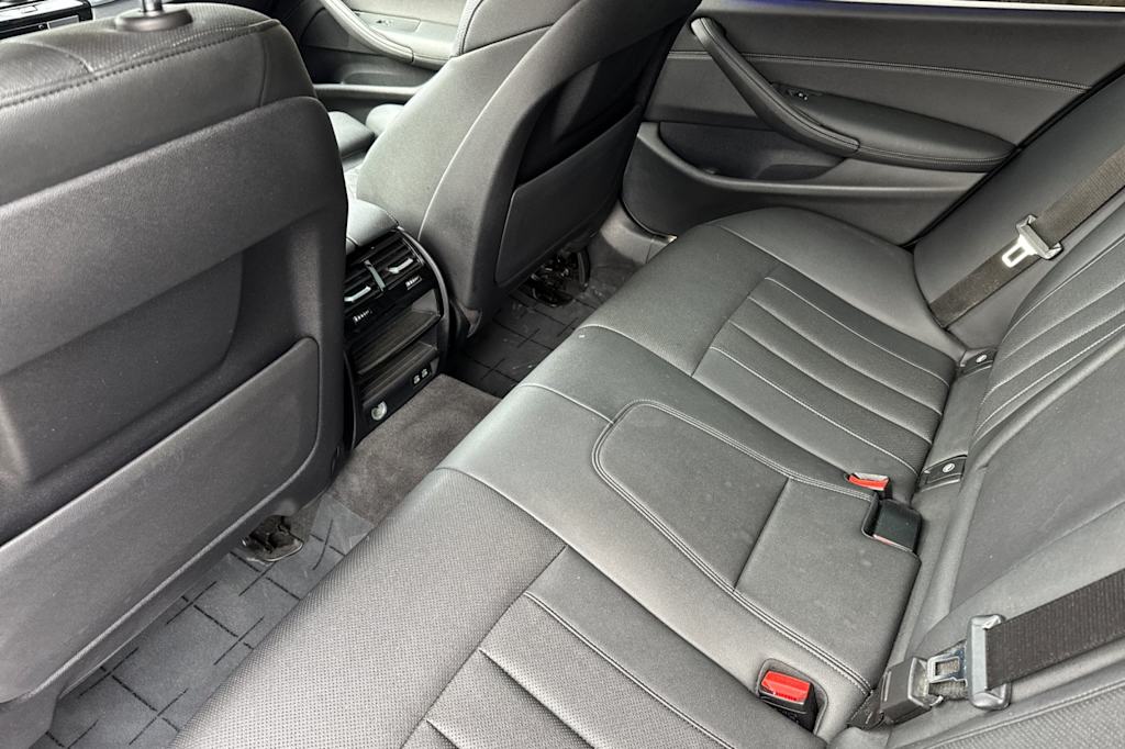 Thumbnail: 2021 BMW 5 Series - 10