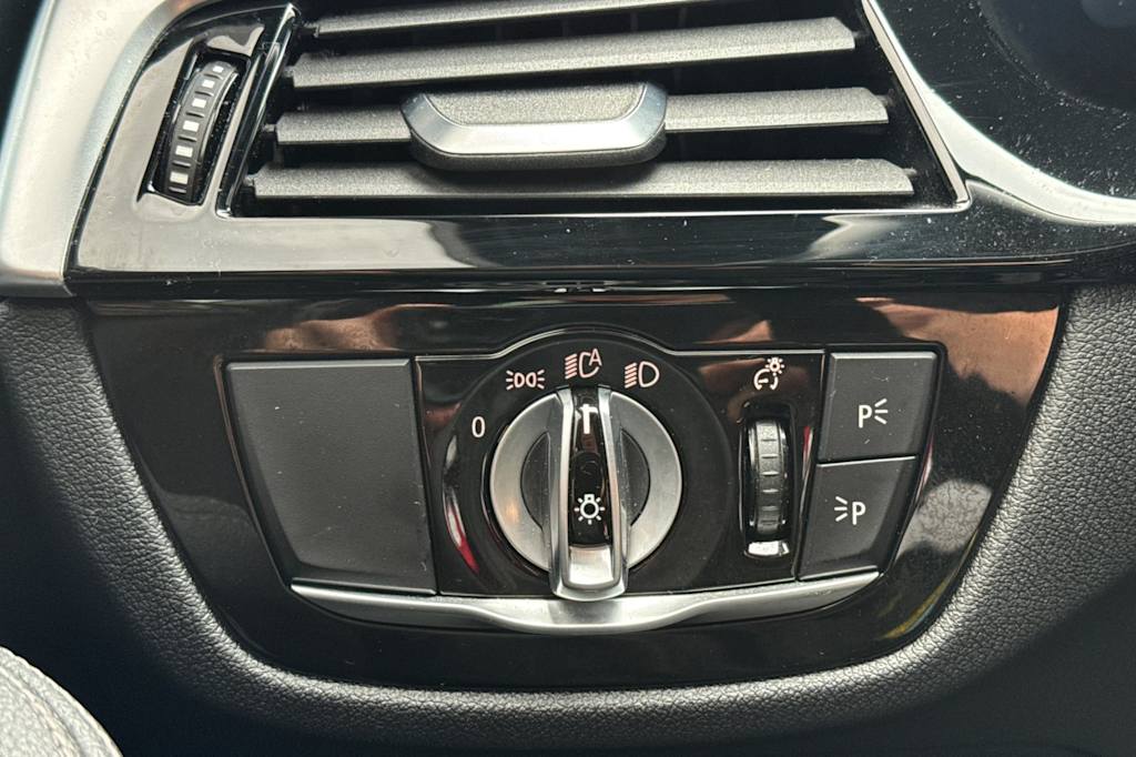 Thumbnail: 2021 BMW 5 Series - 32