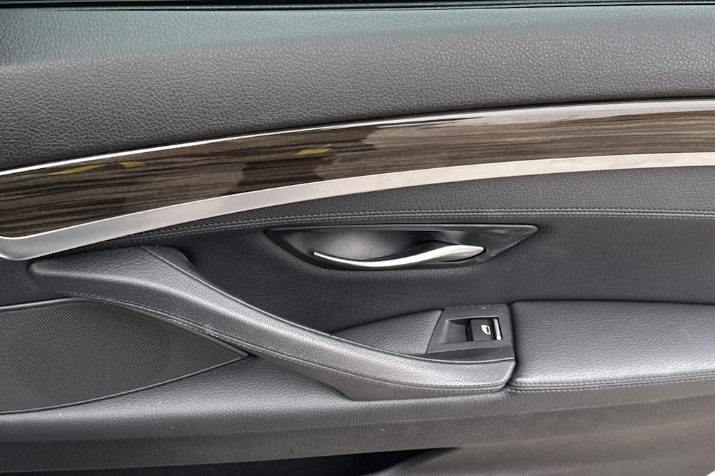 Thumbnail: 2014 BMW 5 Series - 23