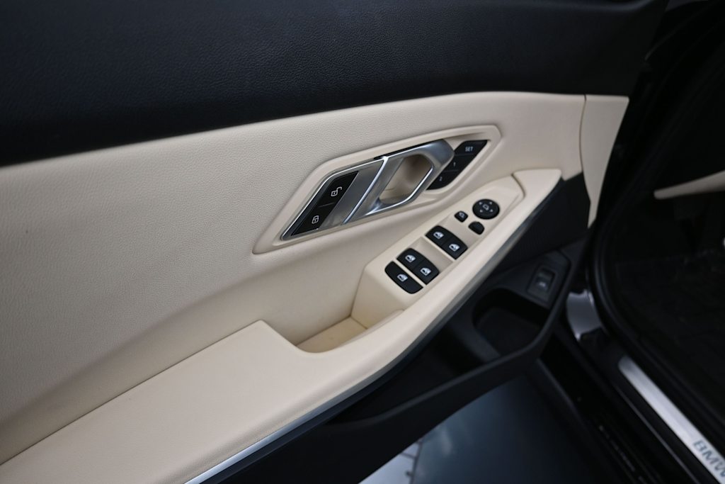 Thumbnail: 2019 BMW 3 Series - 21