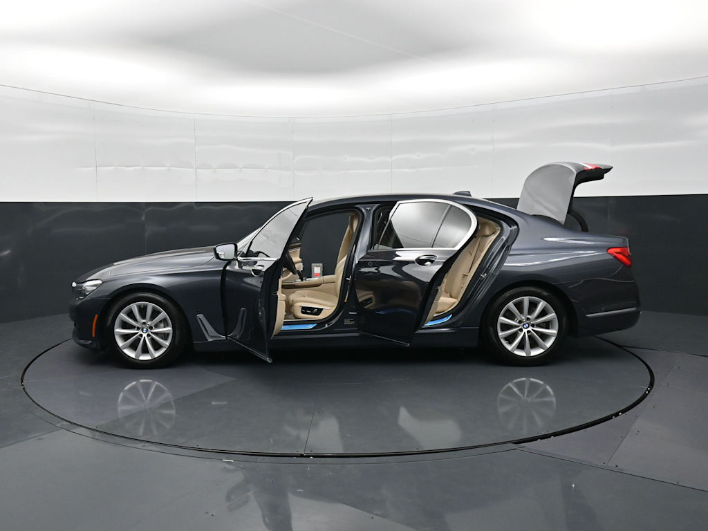 Thumbnail: 2016 BMW 7 Series - 7