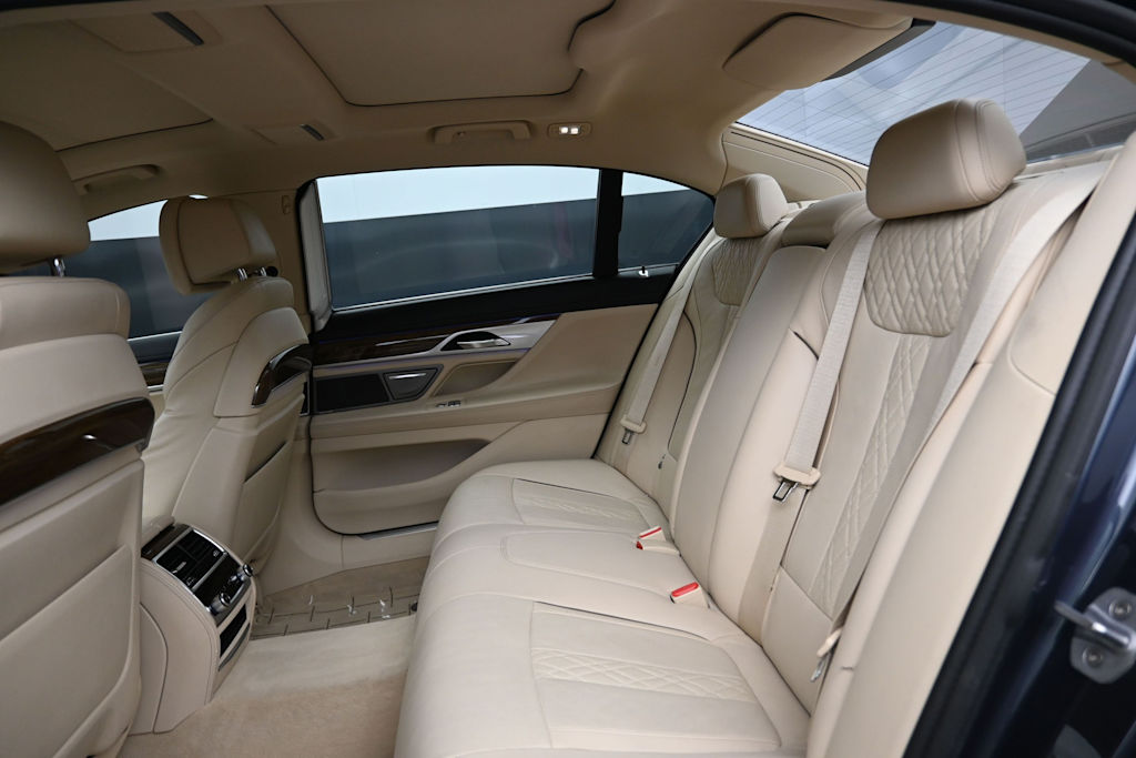 Thumbnail: 2016 BMW 7 Series - 10