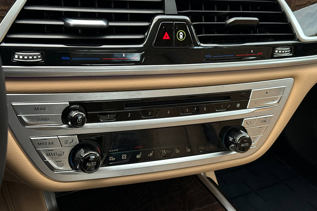 Thumbnail: 2020 BMW 7 Series - 25