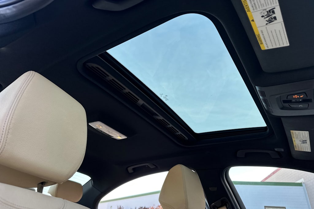 Thumbnail: 2016 BMW 3 Series - 23