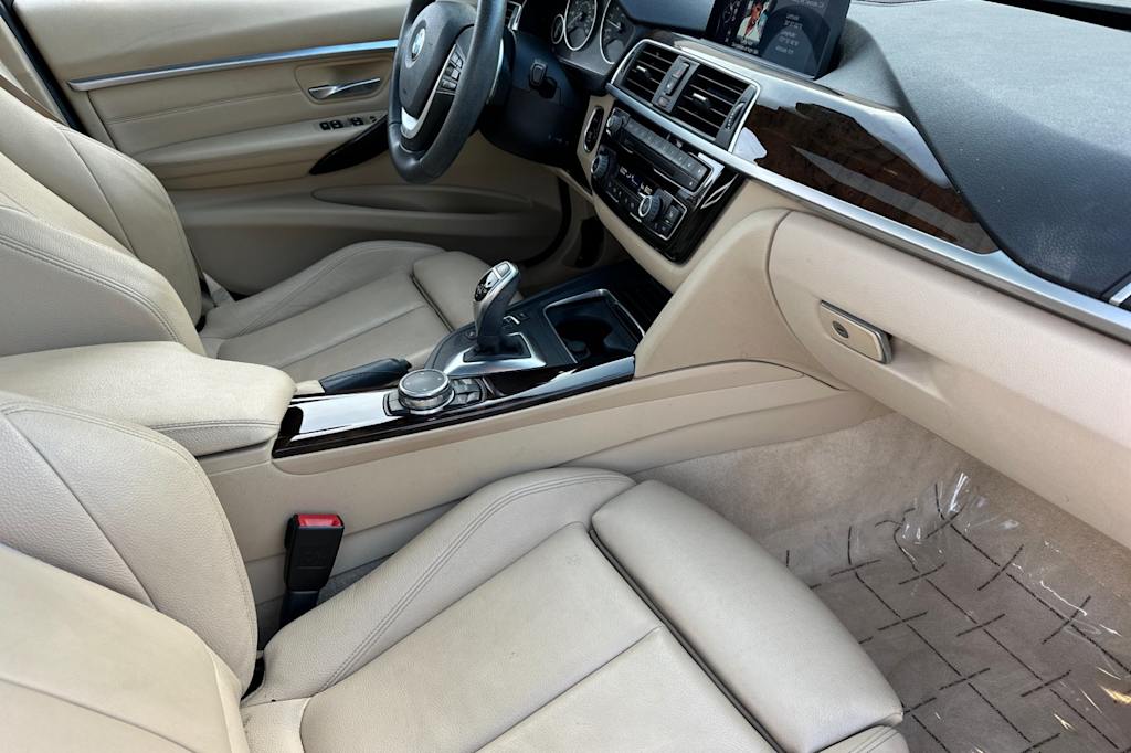 Thumbnail: 2016 BMW 3 Series - 12