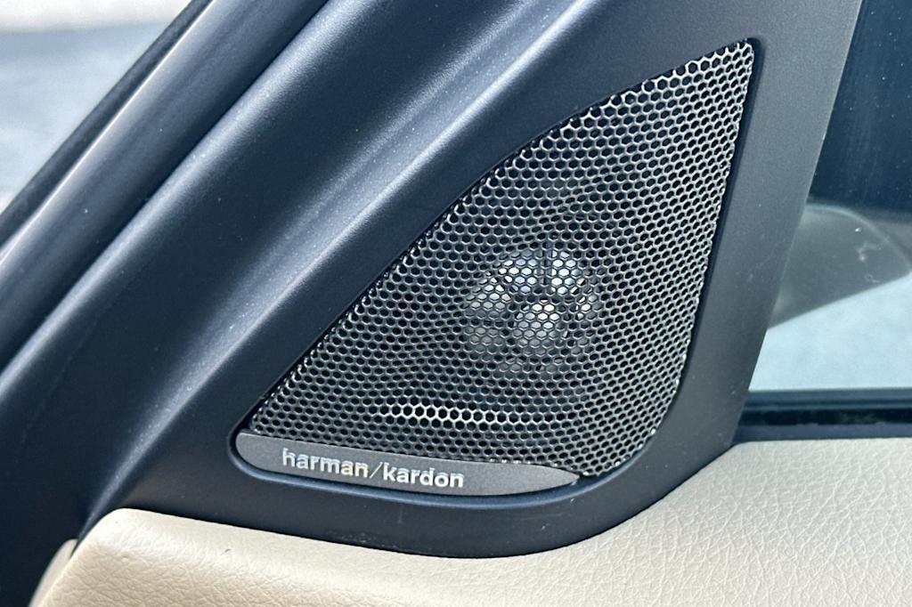 Thumbnail: 2016 BMW 3 Series - 24