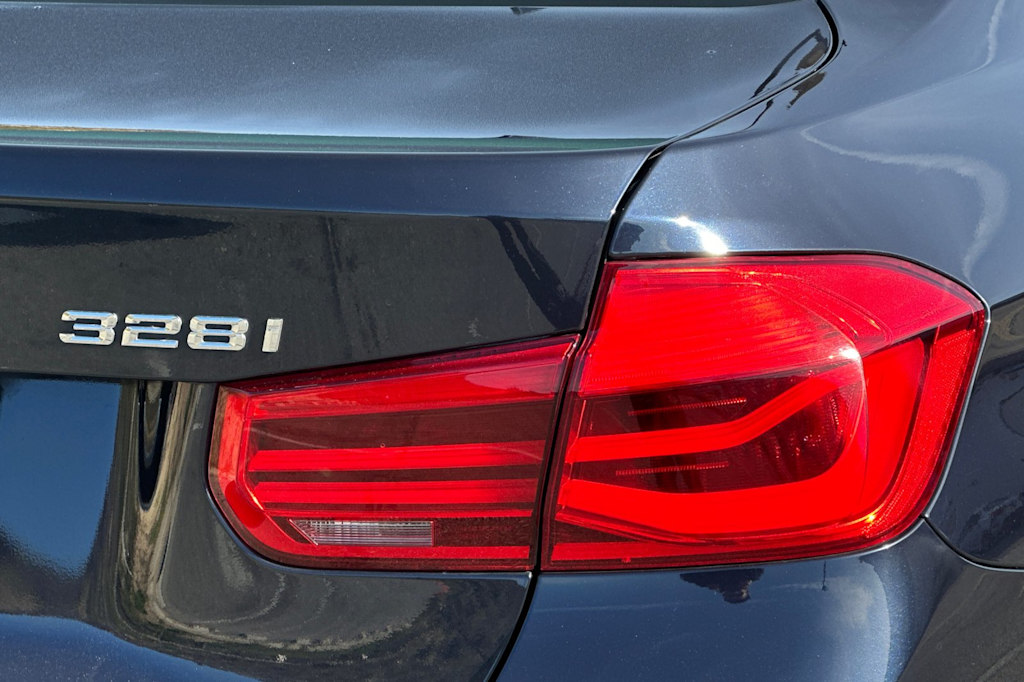 Thumbnail: 2016 BMW 3 Series - 34