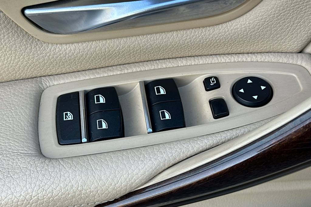 Thumbnail: 2016 BMW 3 Series - 21