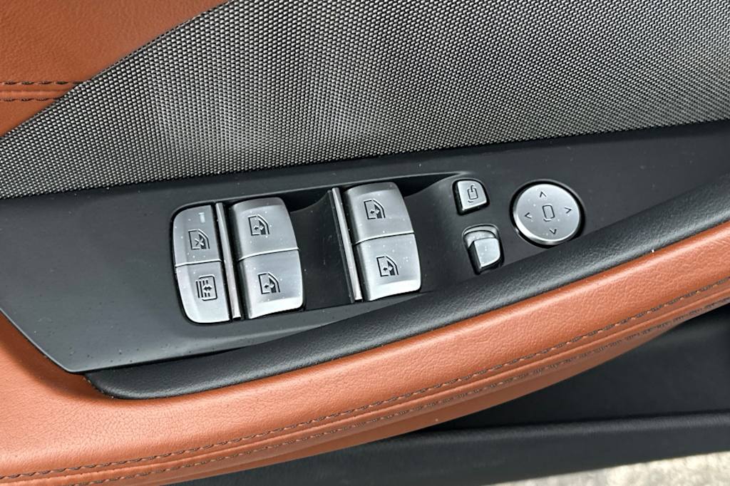 Thumbnail: 2023 BMW 8 Series - 21