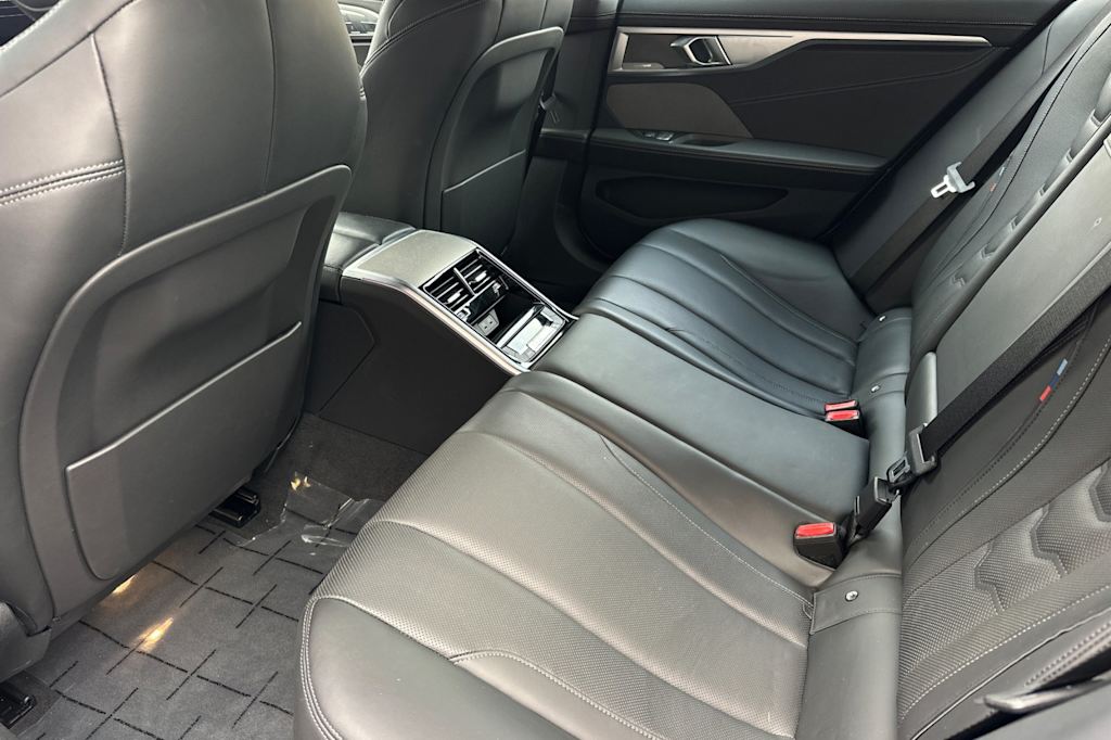 Thumbnail: 2025 BMW 8 Series - 10