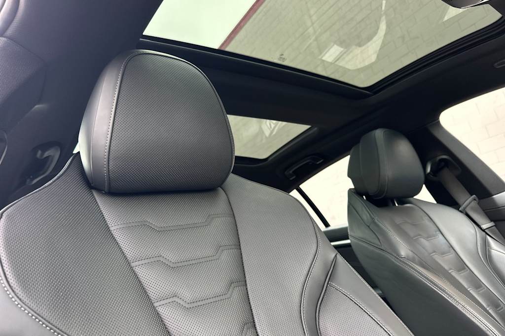 Thumbnail: 2025 BMW 8 Series - 24