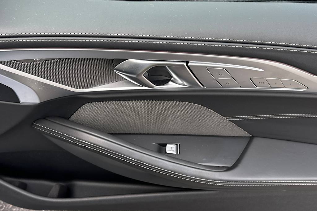 Thumbnail: 2025 BMW 8 Series - 25