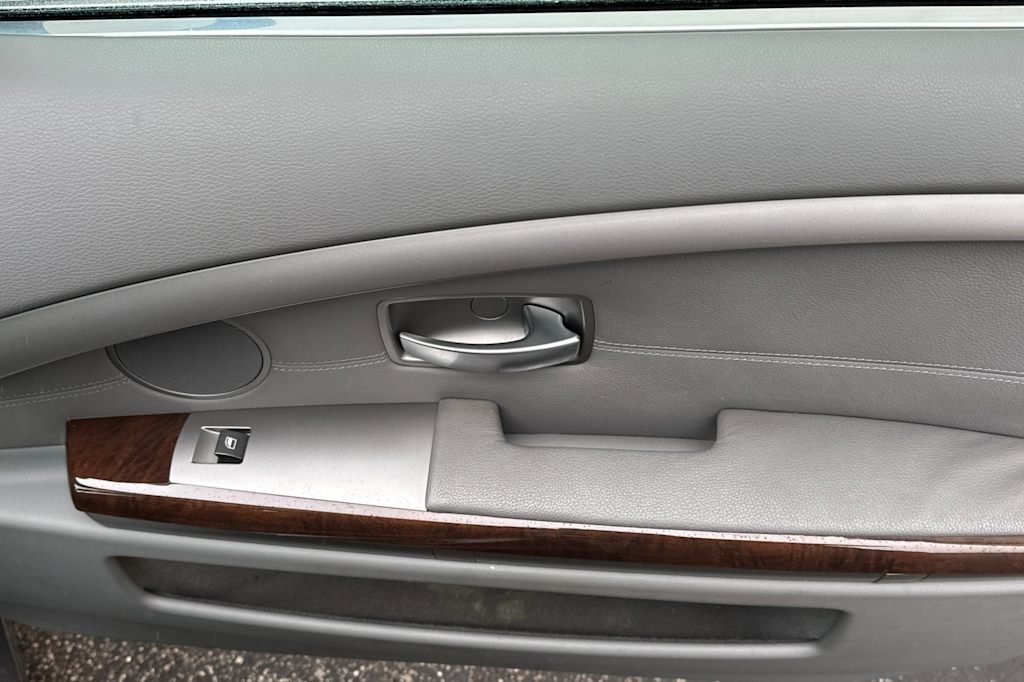 Thumbnail: 2006 BMW 7 Series - 24