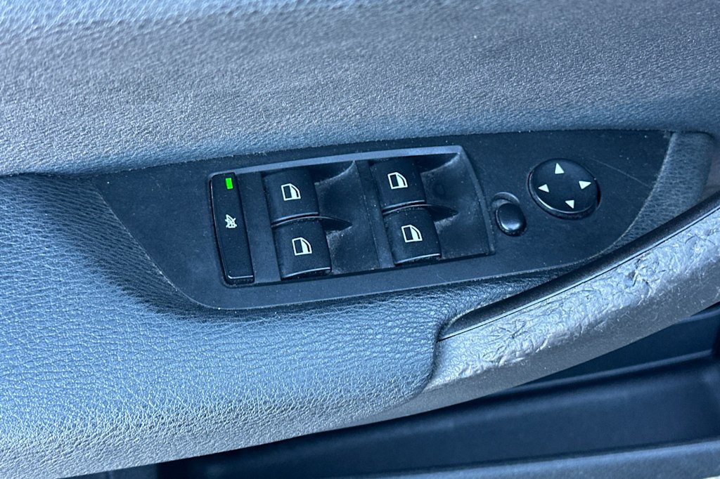 Thumbnail: 2015 BMW X1 - 21