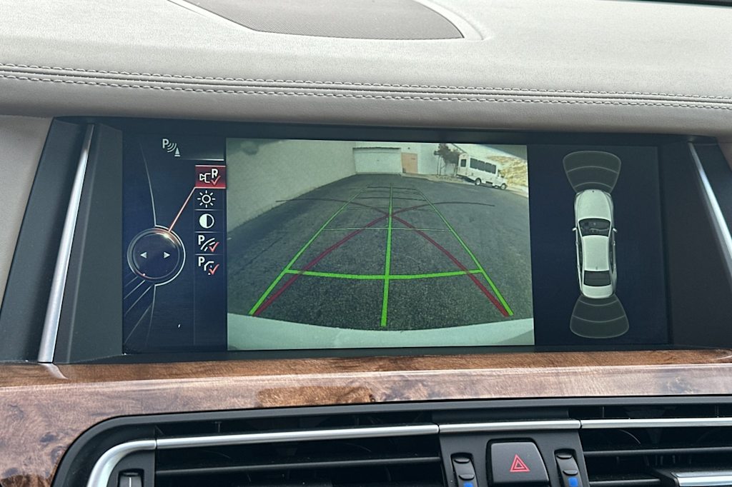 Thumbnail: 2013 BMW 7 Series - 25