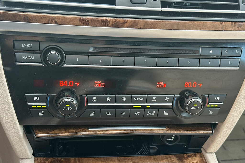 Thumbnail: 2013 BMW 7 Series - 26