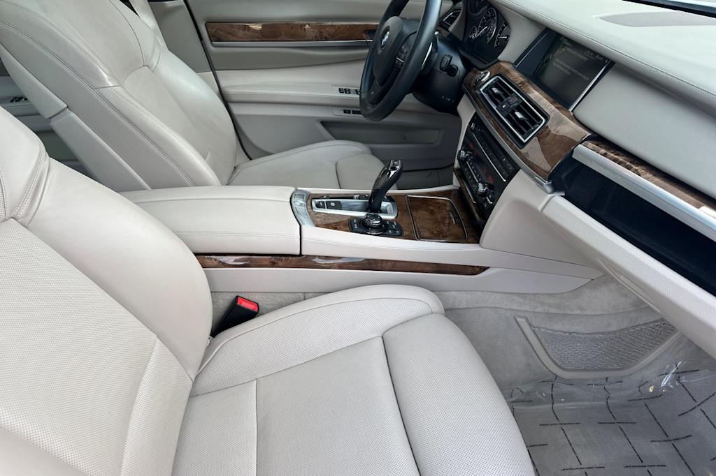 Thumbnail: 2013 BMW 7 Series - 11