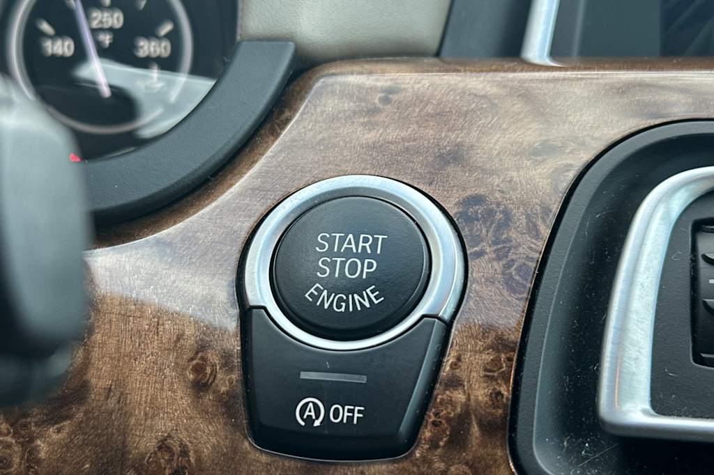 Thumbnail: 2013 BMW 7 Series - 27