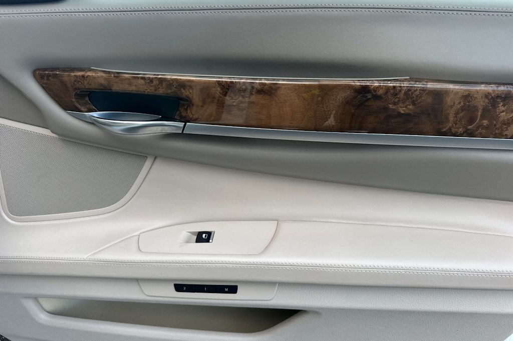 Thumbnail: 2013 BMW 7 Series - 23