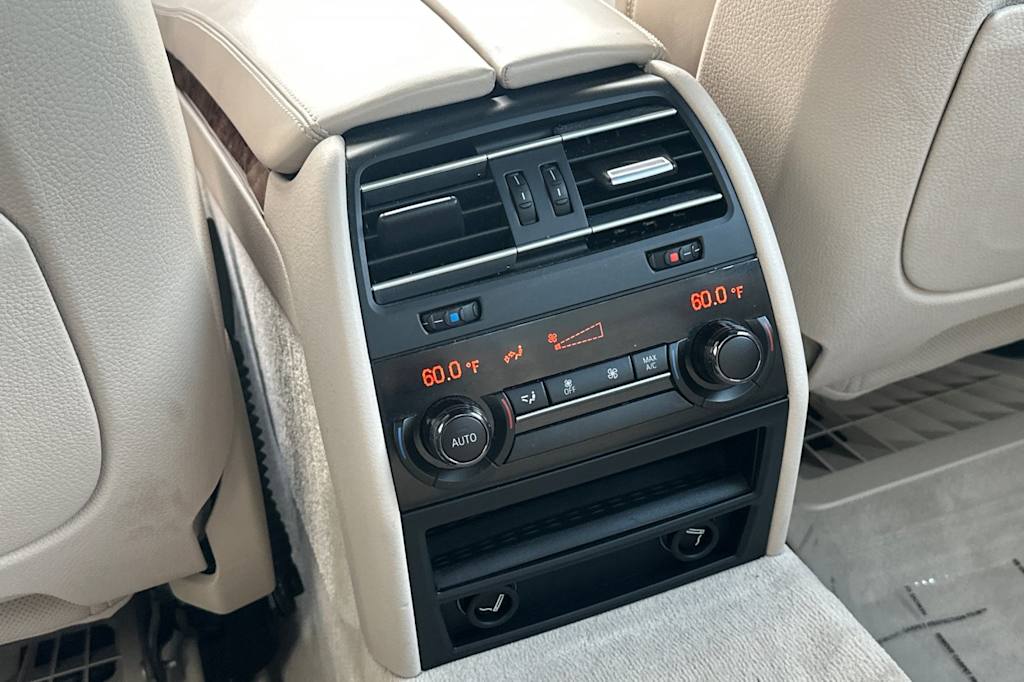 Thumbnail: 2013 BMW 7 Series - 21