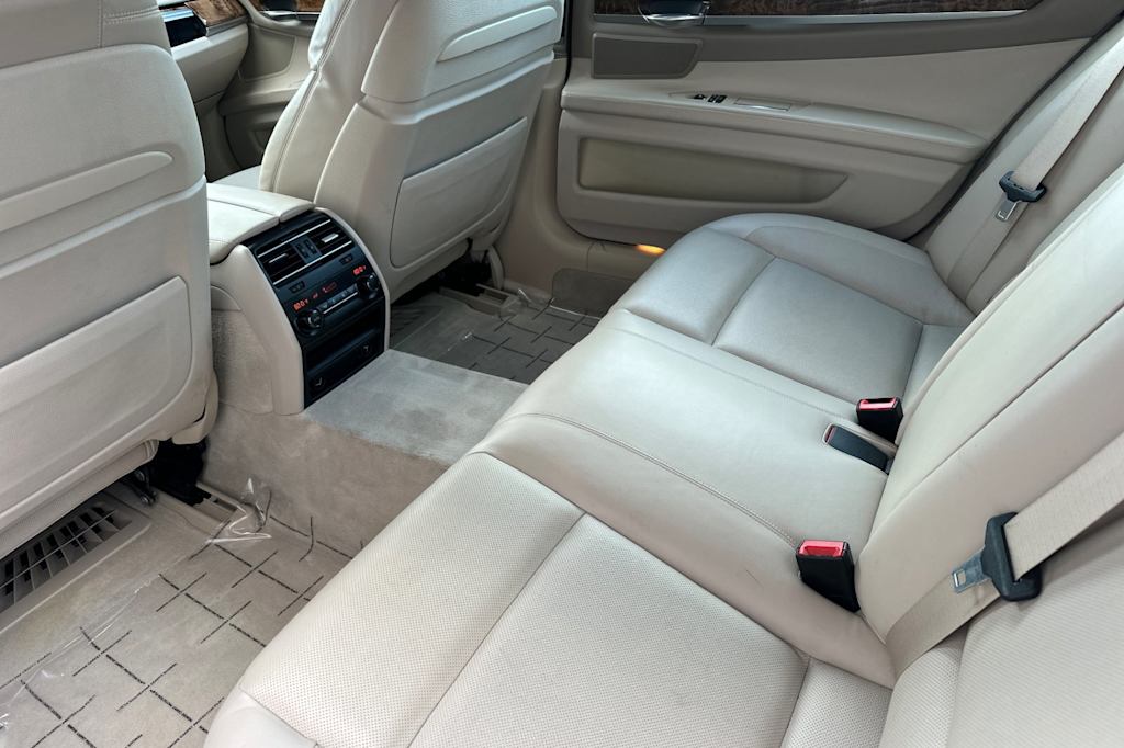 Thumbnail: 2013 BMW 7 Series - 12