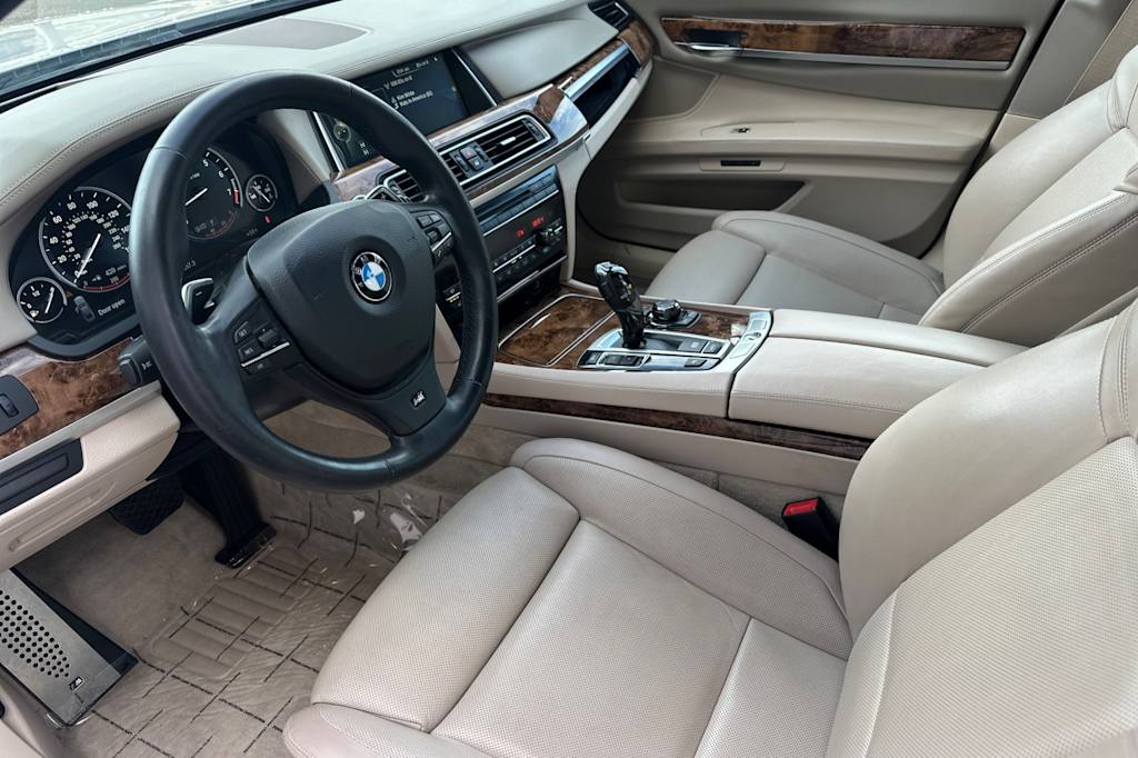 Thumbnail: 2013 BMW 7 Series - 10