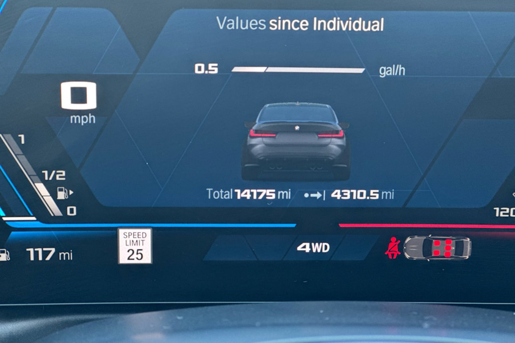 Thumbnail: 2023 BMW M3 - 32