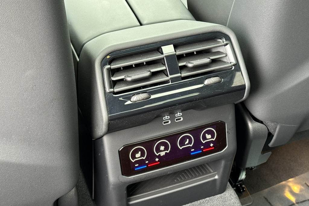 Thumbnail: 2025 BMW M5 - 22