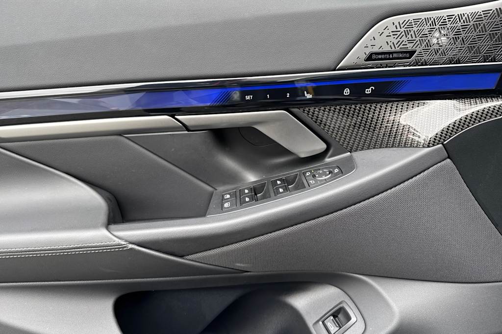 Thumbnail: 2025 BMW M5 - 20