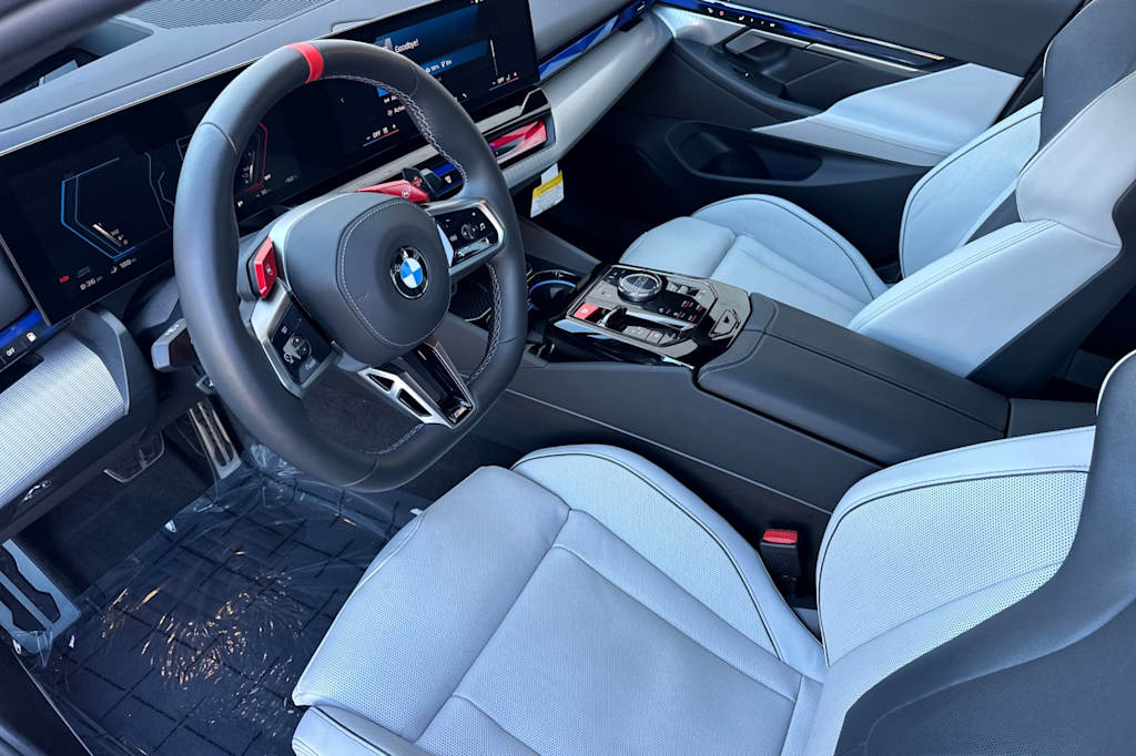 Thumbnail: 2025 BMW M5 - 9