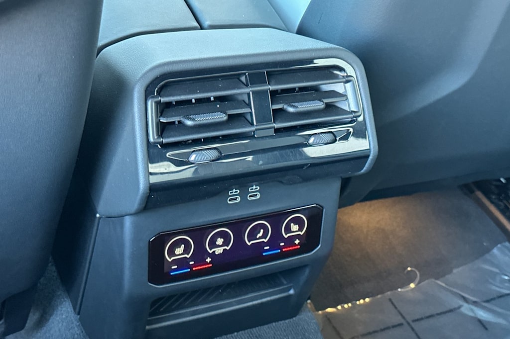 Thumbnail: 2025 BMW M5 - 22