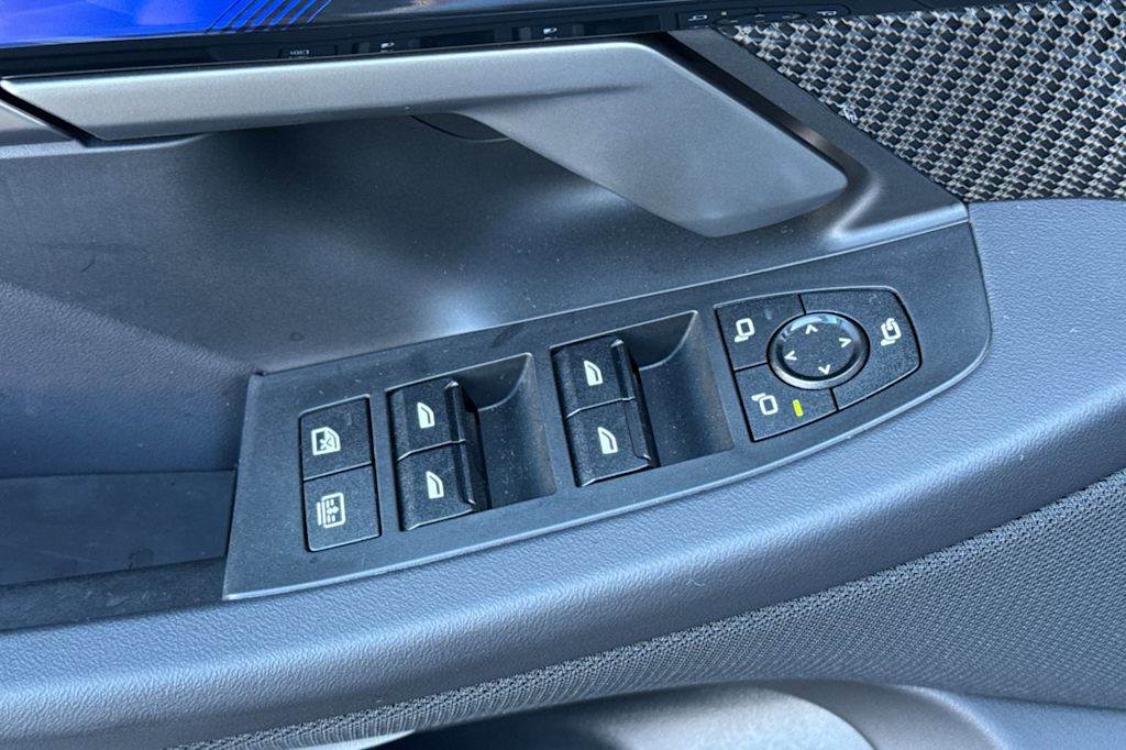 Thumbnail: 2025 BMW M5 - 21